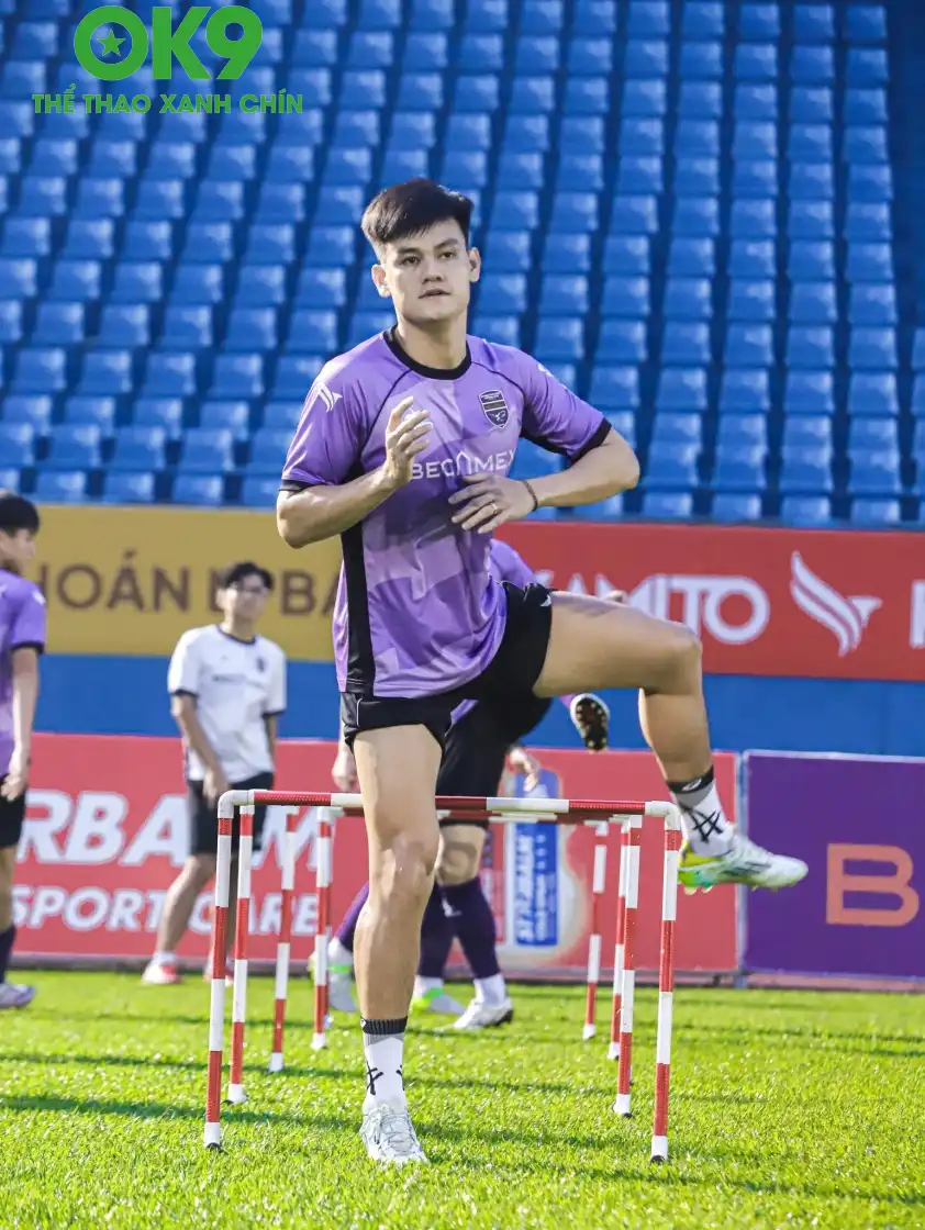 Hồ Tấn Tài trở lại tập luyện sau thời gian dài gặp chấn thương. (Ảnh: Becamex TPHCM)