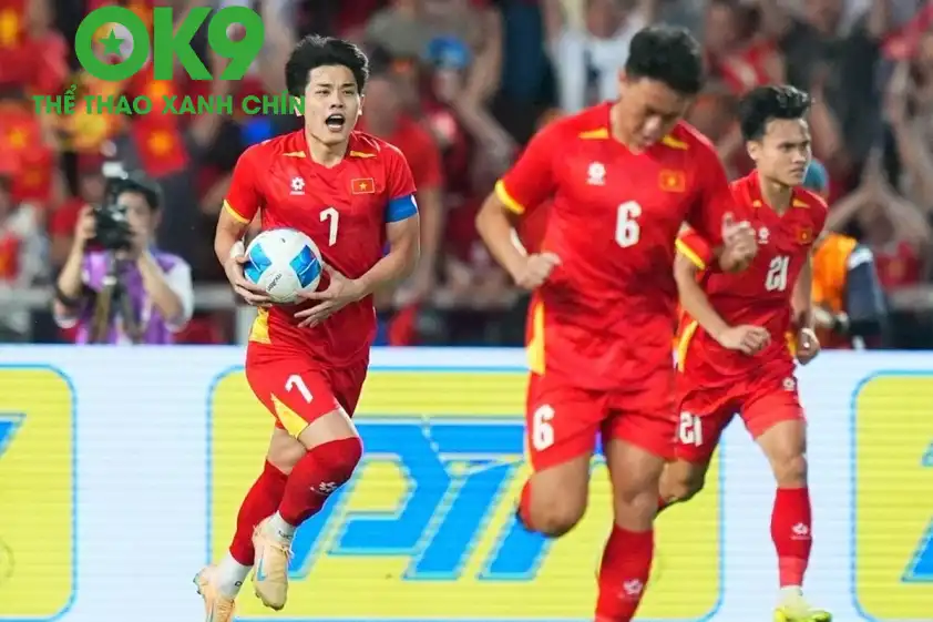 Đình Bắc rút ngắn tỉ số xuống còn 1-2 cho U22 Việt Nam ở đầu hiệp 2